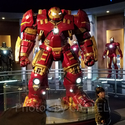 マーベルのヒーローたちがズラリ。結構大きくて迫力あります。