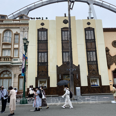 「マックス・ファクタービル」：ハリウッド大通り6777番地