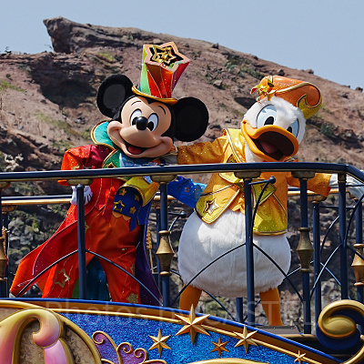 レッツ・セレブレイト・ウィズ・カラーのミッキーとドナルド