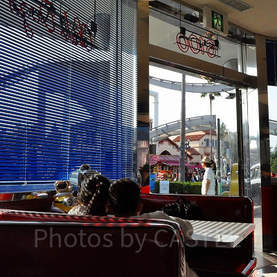 メルズドライブイン店内