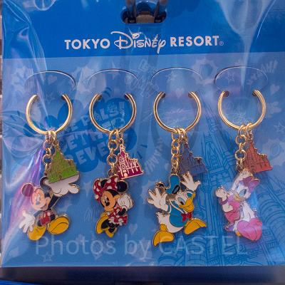 ミッキー＆フレンズキーホルダー（シンデレラ城チャーム付き）