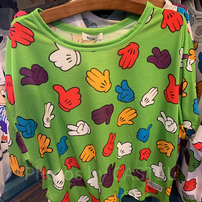 ミッキーグローブ総柄Tシャツ（グリーン）