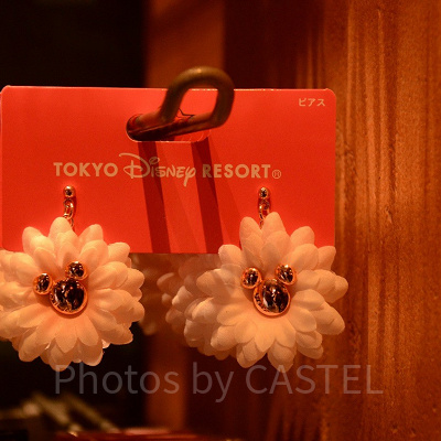 ミッキーモチーフのお花のピアス(ホワイト)