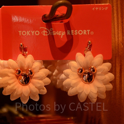 ミッキーモチーフのお花のイヤリング(ホワイト)