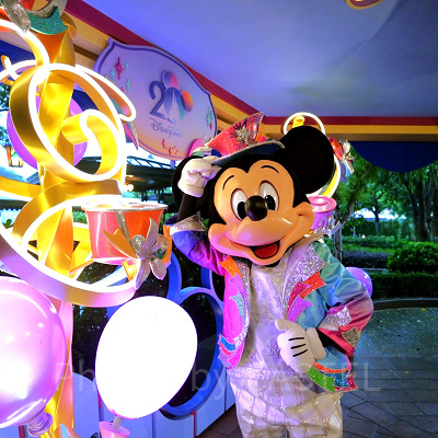 香港ディズニーのグリーティング20周年コスチュームのミッキー