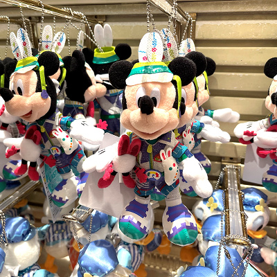 ミッキーぬいぐるみバッジ①（2022年ディズニーイースターグッズ）