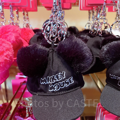 ミッキーポンポンキャップキーチェーン（ブラック）