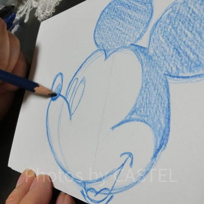 これから書くミッキー（横顔）