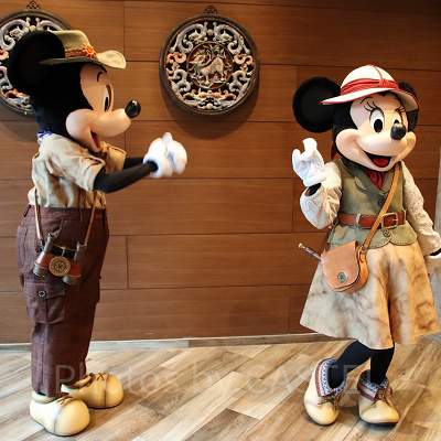 キスしてほしいミッキーと焦らすミニー