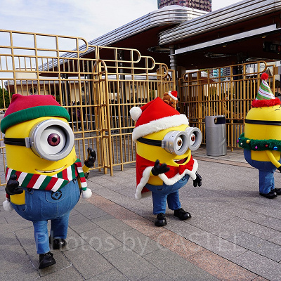 クリスマス衣装のミニオングリーティング