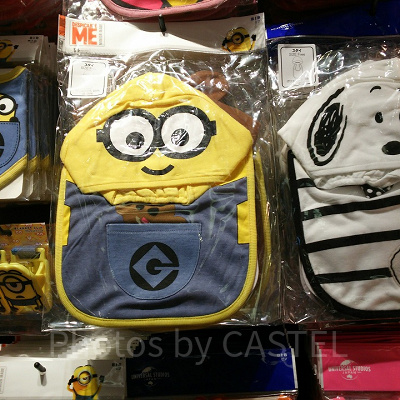 ミニオンの帽子とスタイセット（中央）、スヌーピーの帽子とスタイセット（右）