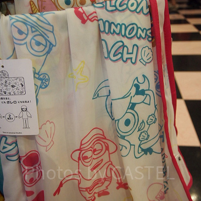 「MINIONS SUMMER」シリーズのUVカットポンチョ