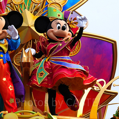 40周年コスチュームを着たミニーマウス