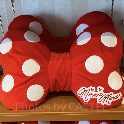 ミニーマウスのリボン型クッション