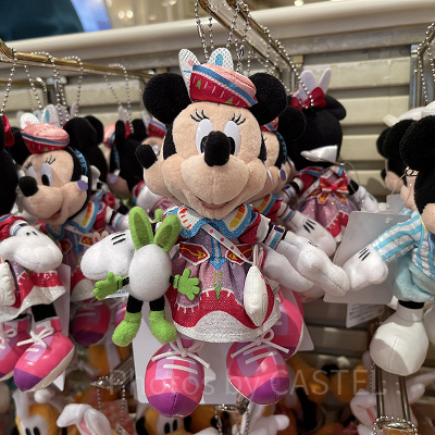 ミニーぬいぐるみバッジ①（2022年ディズニーイースターグッズ）