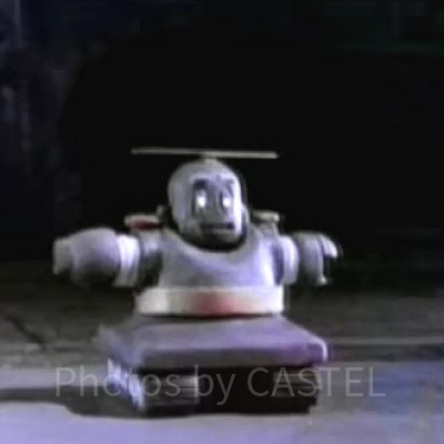 これからシンセサイザーに変身するマイナードモ