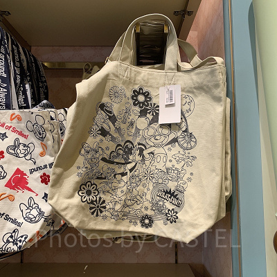 モノトーンのトートバッグ