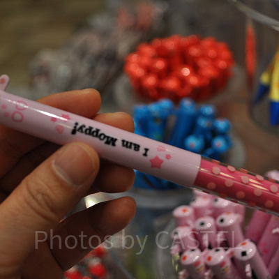 モッピーの2色ボールペン（水玉柄）