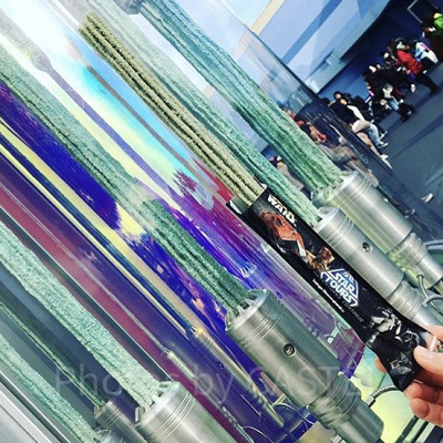 不思議なライトセーバーチュロス!新感覚ですね♪