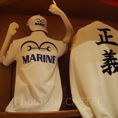 海軍ポロシャツ（左）