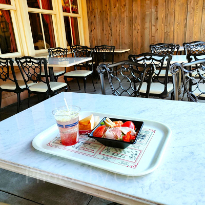 ニューヨーク・デリ：テラス席