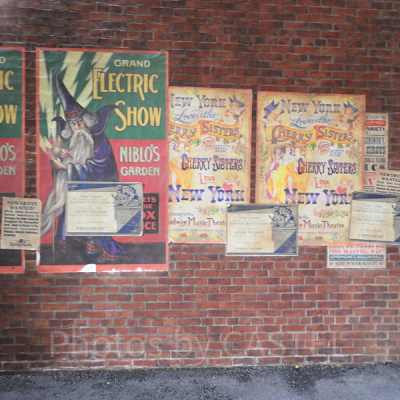 ニューヨークの猥雑な雰囲気が表現されています