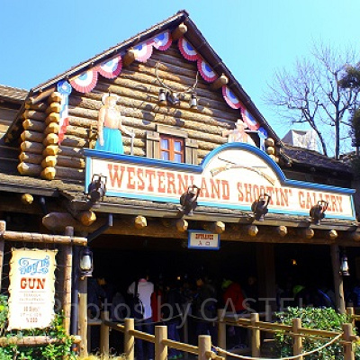 ビッグサンダー・マウンテンの横にあります