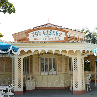 ザ・ガゼーボ横(ポップコーンワゴン)