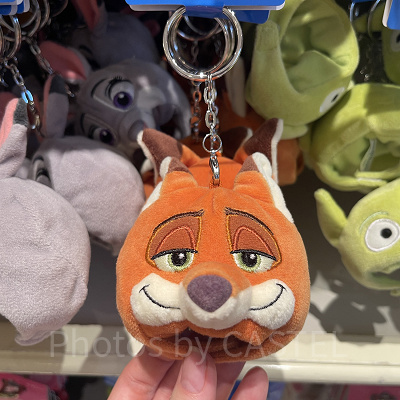 ディズニー ニック　幼少期　ぬいぐるみバッジ Amazon.co.jp: 上海 ズートピア ニック 幼少期 ぬいぐるみ