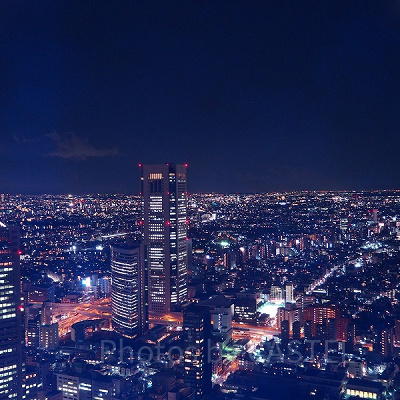西側からの夜景。天気がいいと、この辺りから富士山が見えるそうです