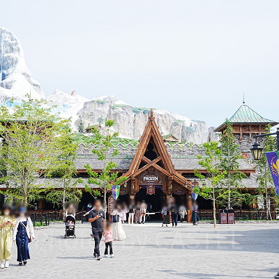 アナとエルサのフローズンジャーニーの目印はノースマウンテン