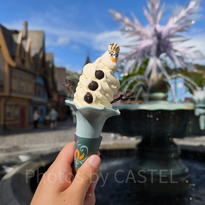 ノーザンディライツの大人気フード：オラフをモチーフにしたソフトクリーム