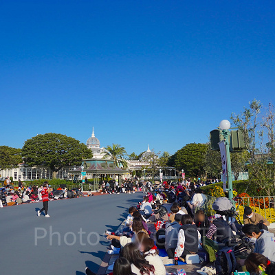 11月ディズニーランド混雑レポ：パレード待ち列(開演45分前の様子)