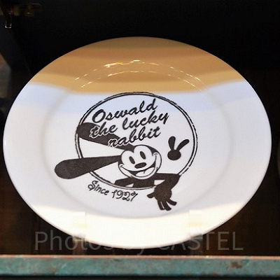 シンプルなデザインが素敵なオズワルドのプレート