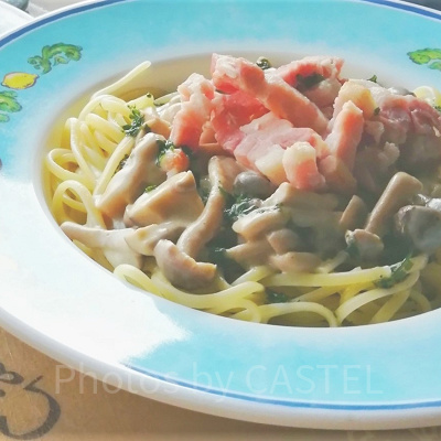 パンチェッタとキノコのクリームソース