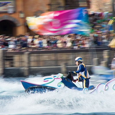 流し撮り作例①<br /> 設定：300㎜ SS1/50 F18 ISO100