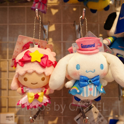 パレードパラレルマスコットホルダー（ララ・シナモロール）