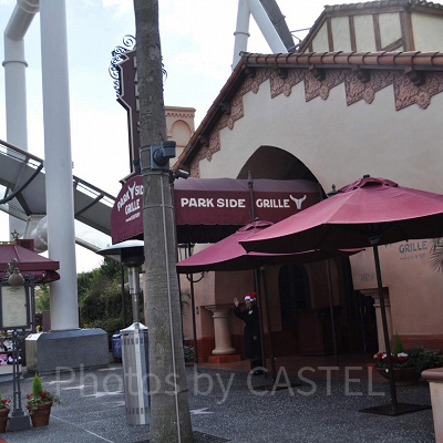 パークサイドグリルの横を通ってダブルヘリックスへ／ハリウッド・ドリーム・ザ・ライド