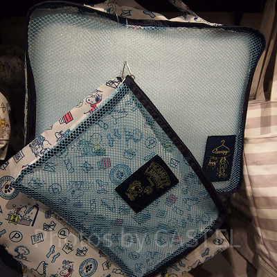 PEANUTS LAUNDRY（ピーナッツ・ランドリー）バッグ型ポーチは同じデザインのポーチ付き