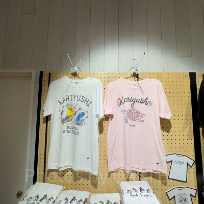 ペリカンTシャツ(シロ)とウミガメTシャツ(ピンク)