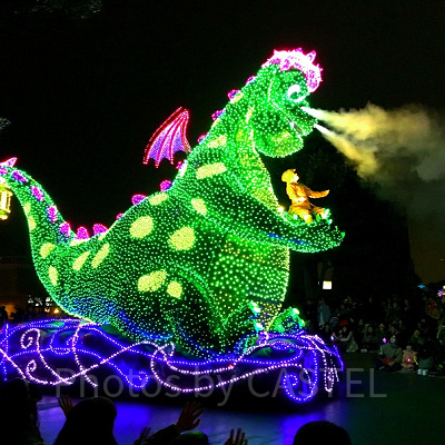 ピートとエリオットを見ることが出来るのはエレクトリカルパレードだけ