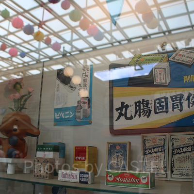 薬局のショーケース