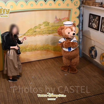 ダッフィーとの写真撮影（自動撮影されたもの）