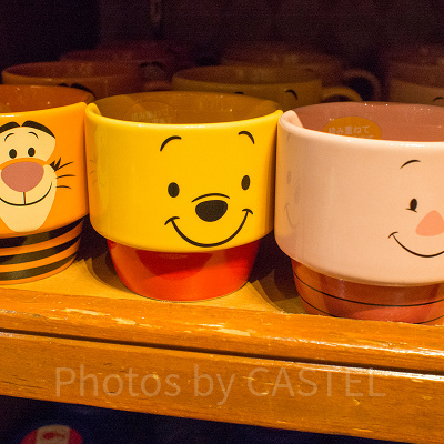 ピグレットのマグカップ（右）