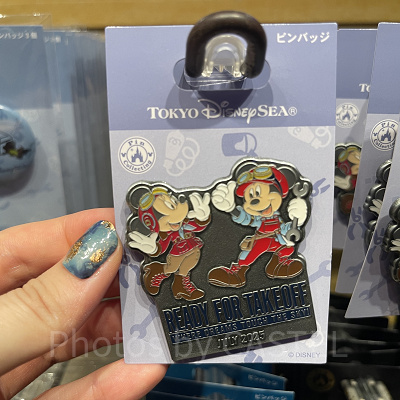 ピンバッジ(ドリームス・テイク・フライトグッズ)