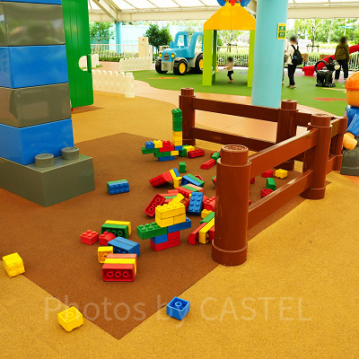 レゴ®デュプロのブロックで自由に遊べる