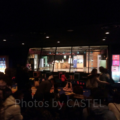 プレイングウィズおさるのジョージの観客席とステージ