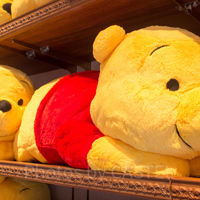 プーさん抱きまくらぬいぐるみ（Mサイズ）