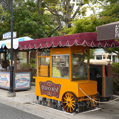 リバティ・ランディング・ダイナー前のポップコーンワゴン