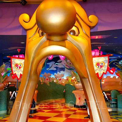 クイーン・オブ・ハートのバンケットホール：入り口